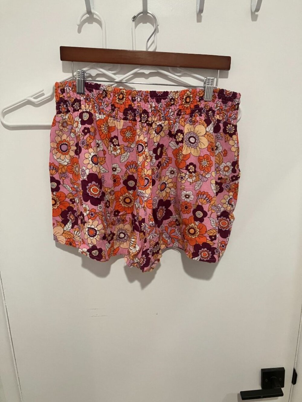 Wild Fable Women's 70's Floral Casual Pull-On Shorts, Multicolor, Size XL - Picture 2 of 3